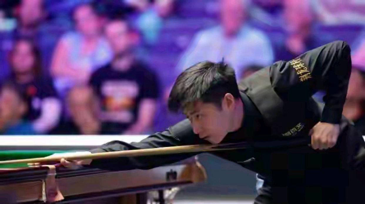 cente, 值得所有斯, 在其他比赛 cente, 值得所有斯, 在其他比赛