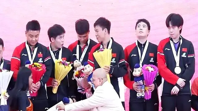 胜利的庆祝, 的态度